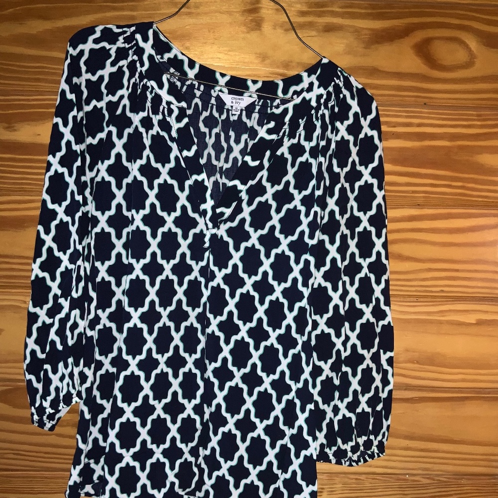 Crown & Ivy | Medium | Blue and White